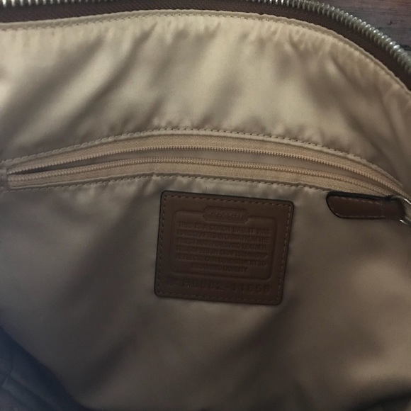 EUC classic coach purse - Picture 3 of 6